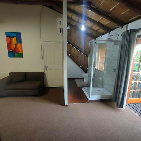 Libra Lodge Sandton Bagian luar foto