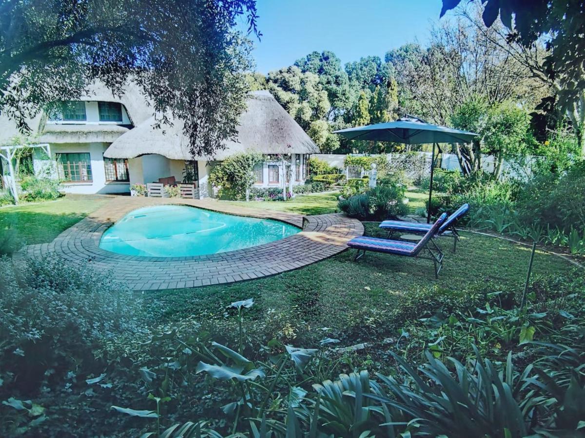 Libra Lodge Sandton Bagian luar foto