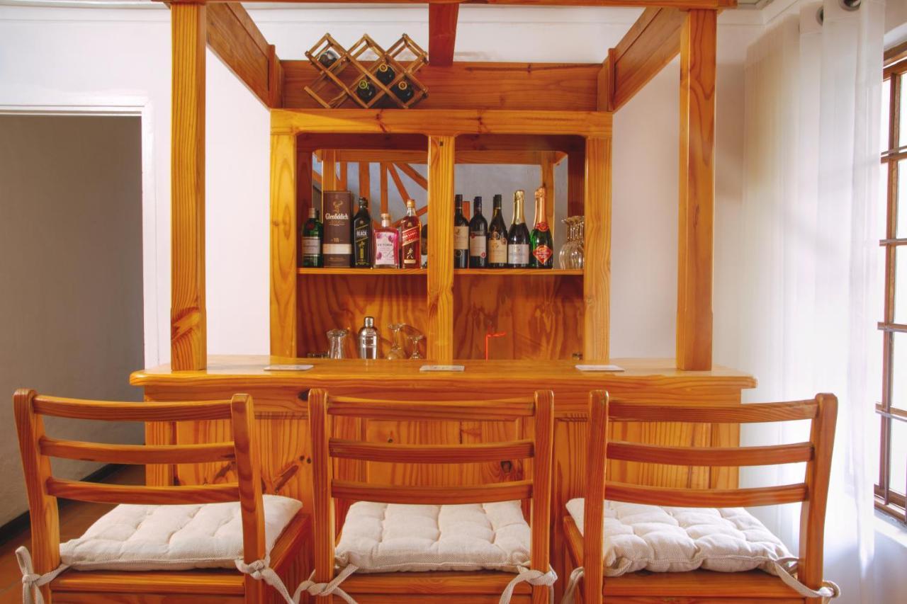 Libra Lodge Sandton Bagian luar foto