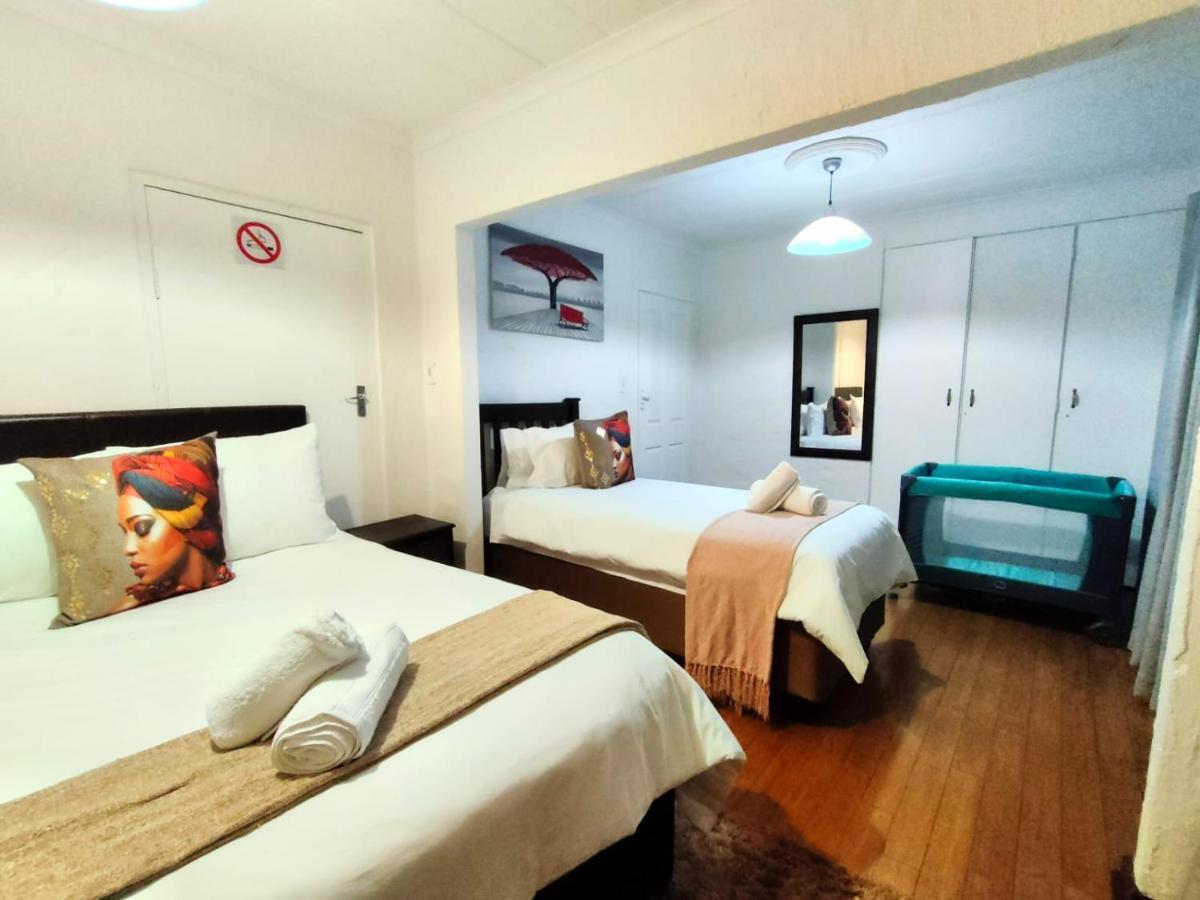 Libra Lodge Sandton Bagian luar foto