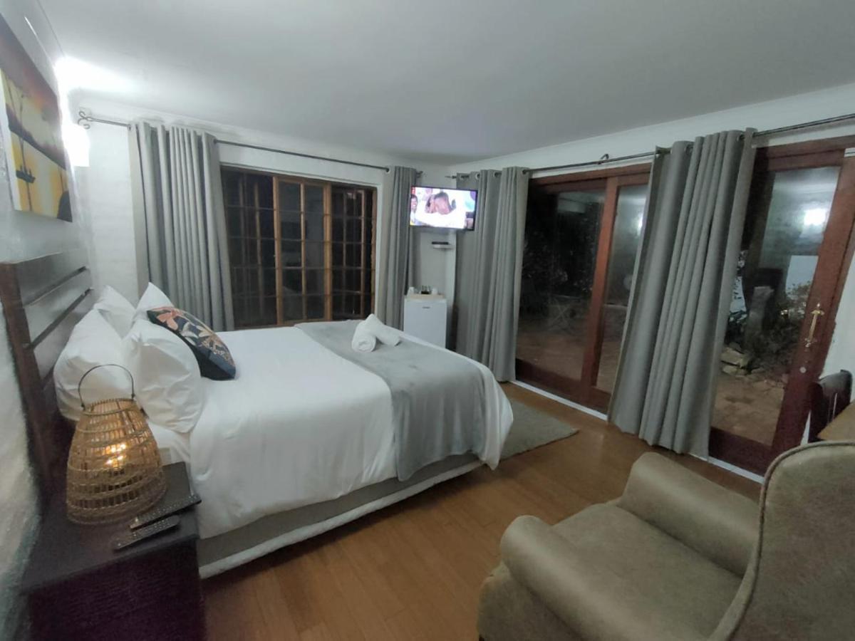 Libra Lodge Sandton Bagian luar foto