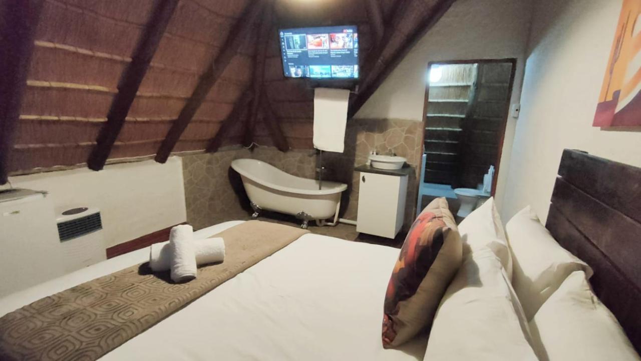 Libra Lodge Sandton Bagian luar foto