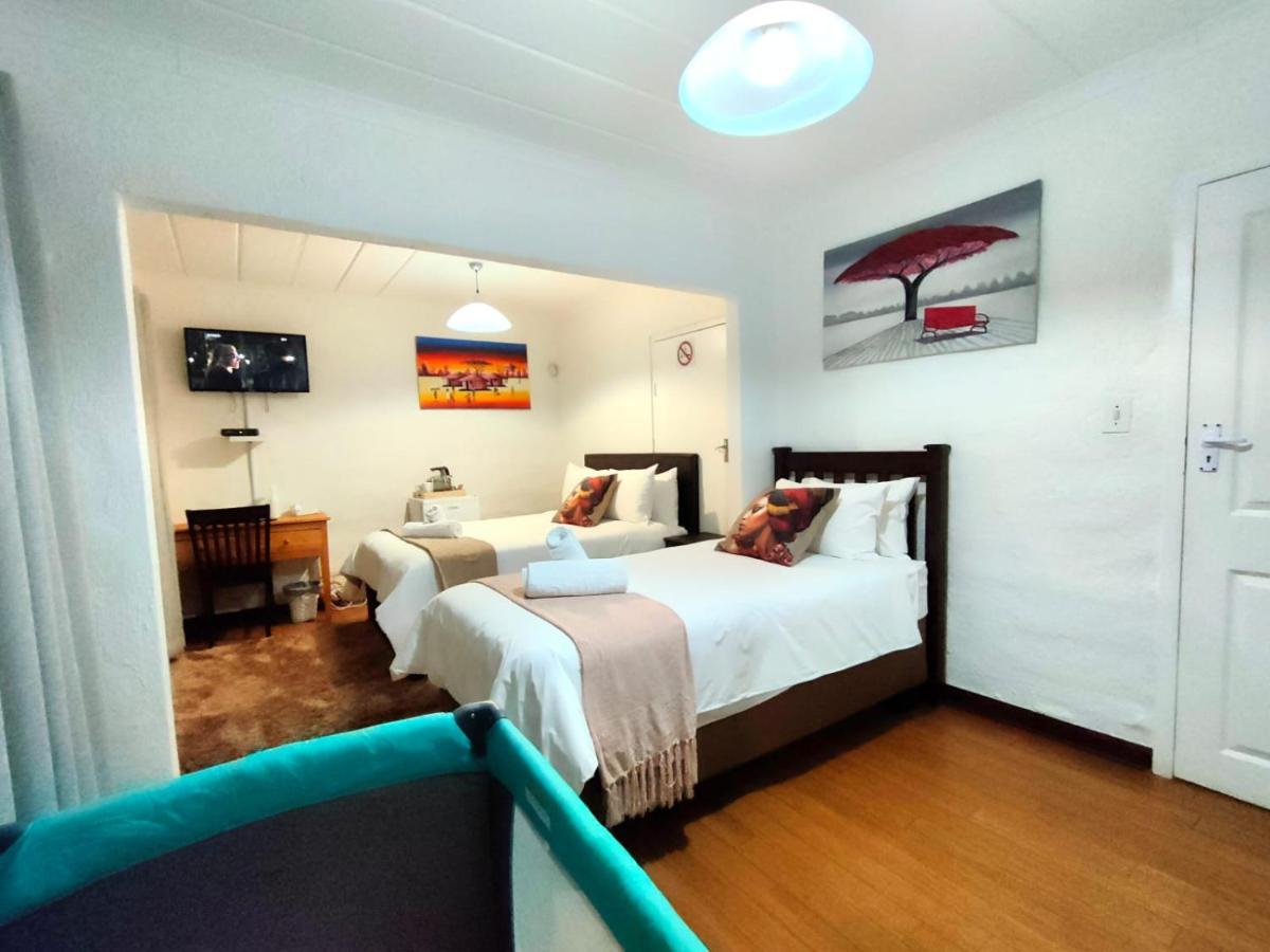 Libra Lodge Sandton Bagian luar foto