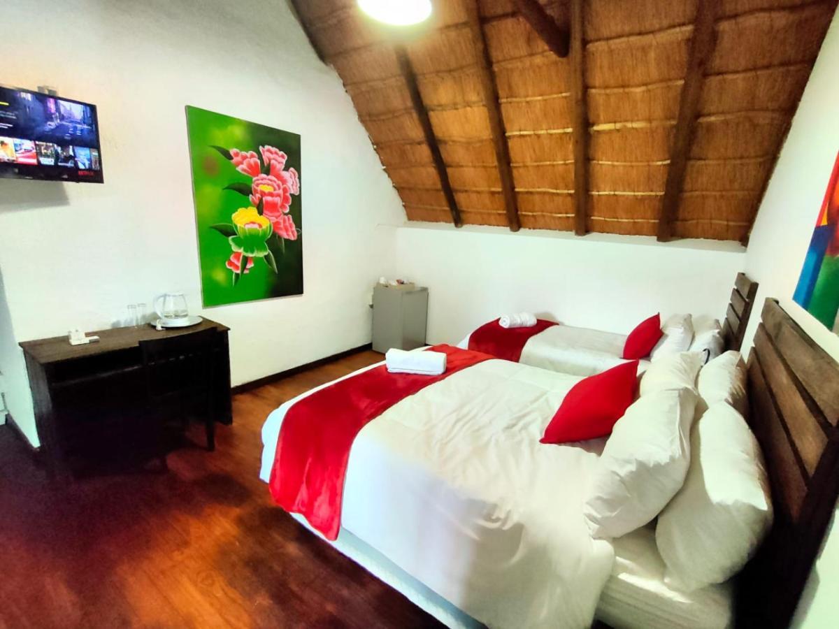Libra Lodge Sandton Bagian luar foto