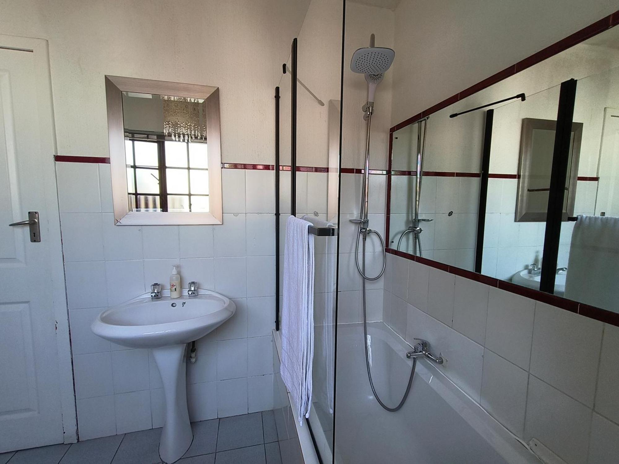Libra Lodge Sandton Bagian luar foto