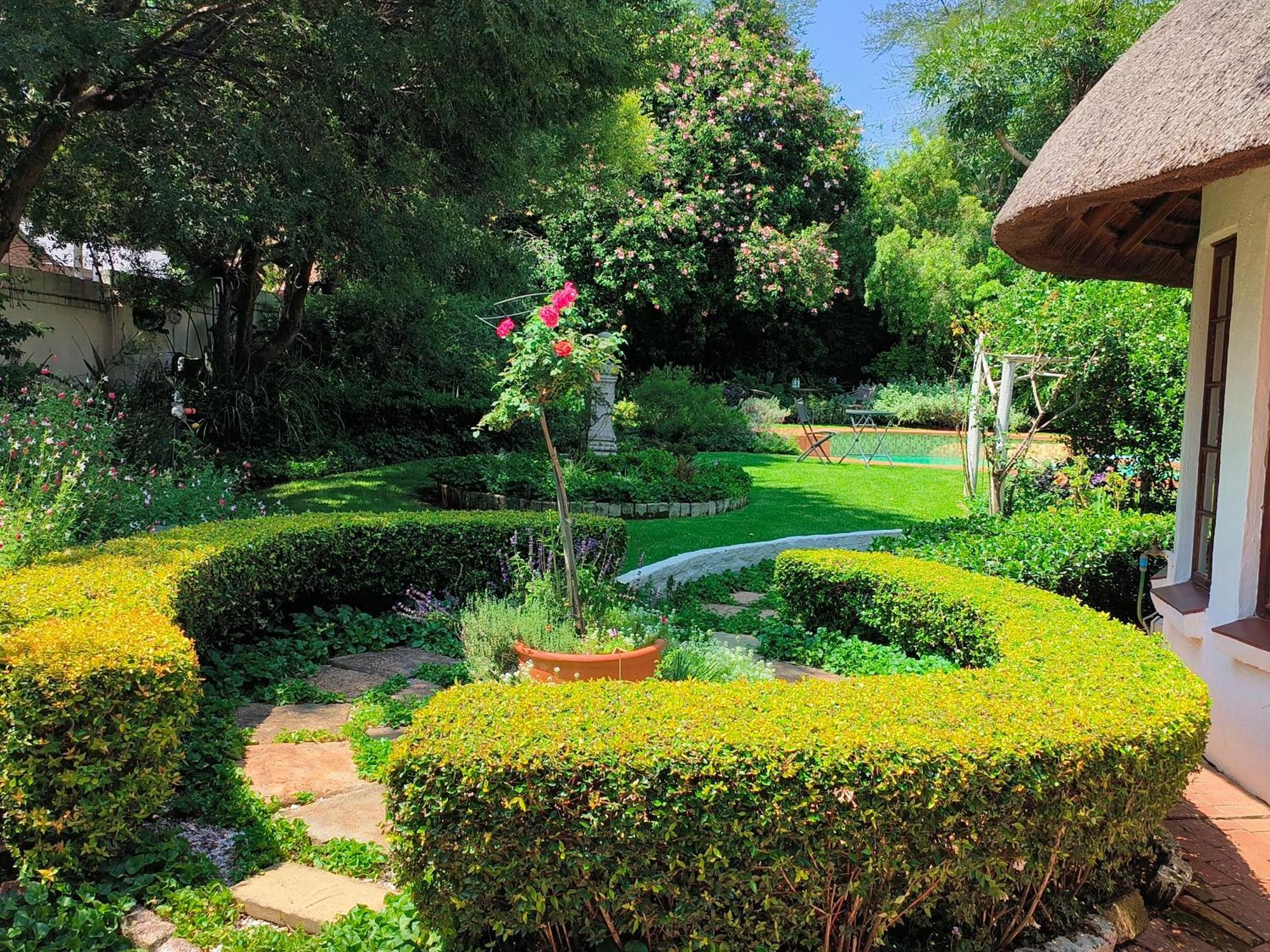 Libra Lodge Sandton Bagian luar foto