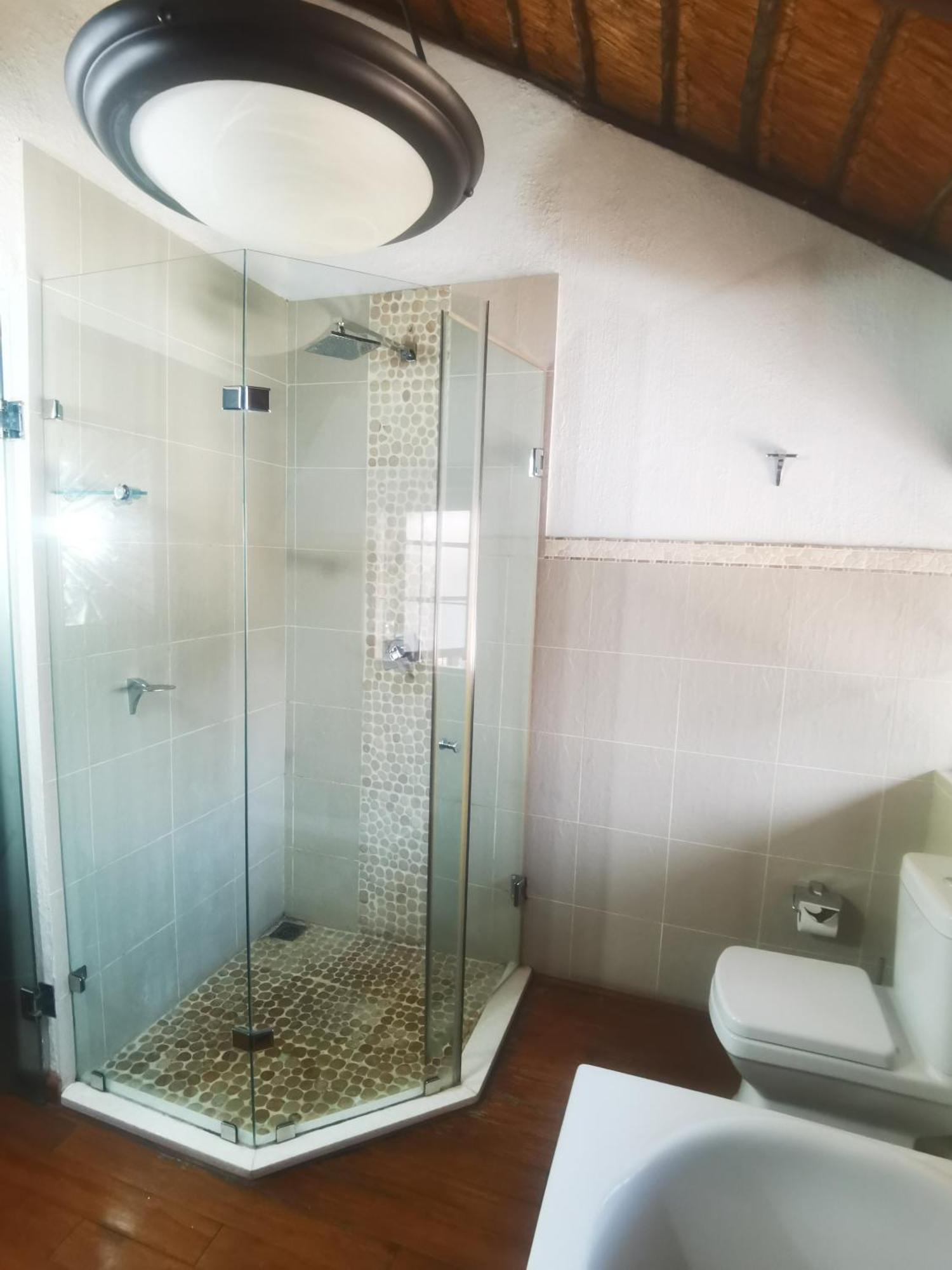Libra Lodge Sandton Bagian luar foto