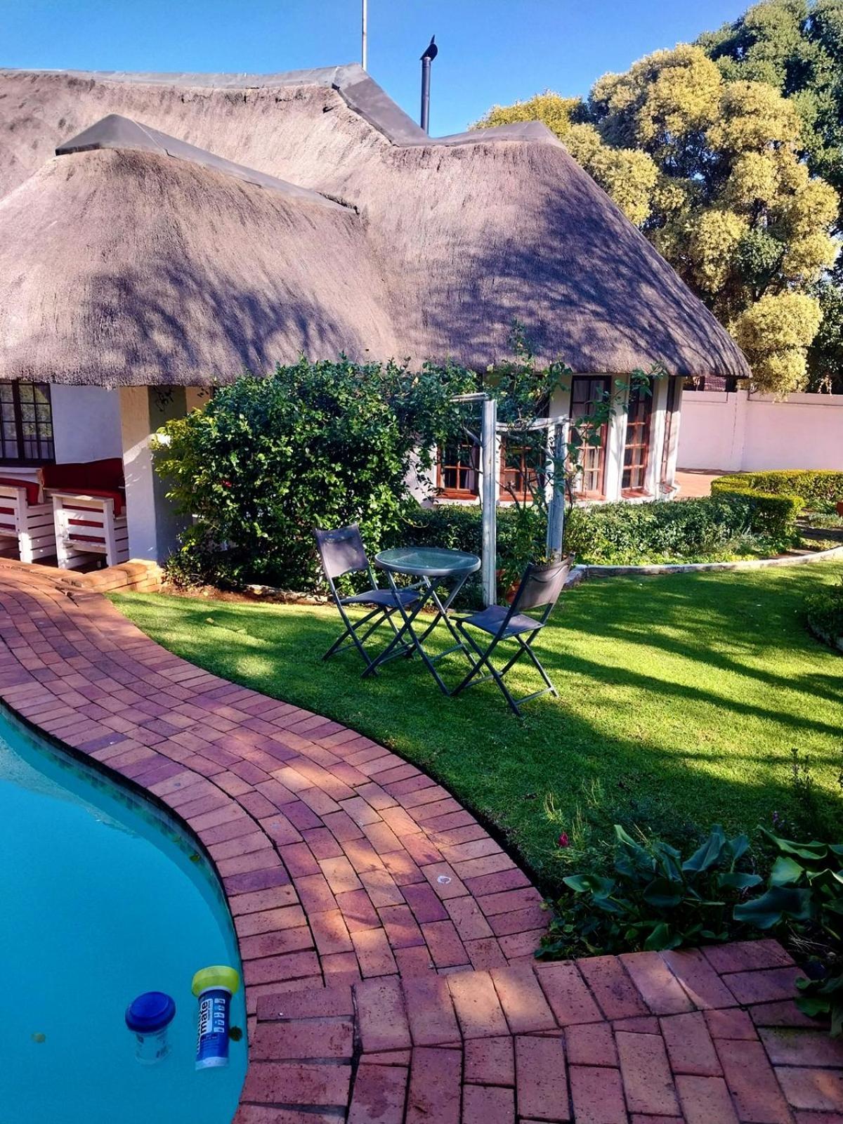 Libra Lodge Sandton Bagian luar foto